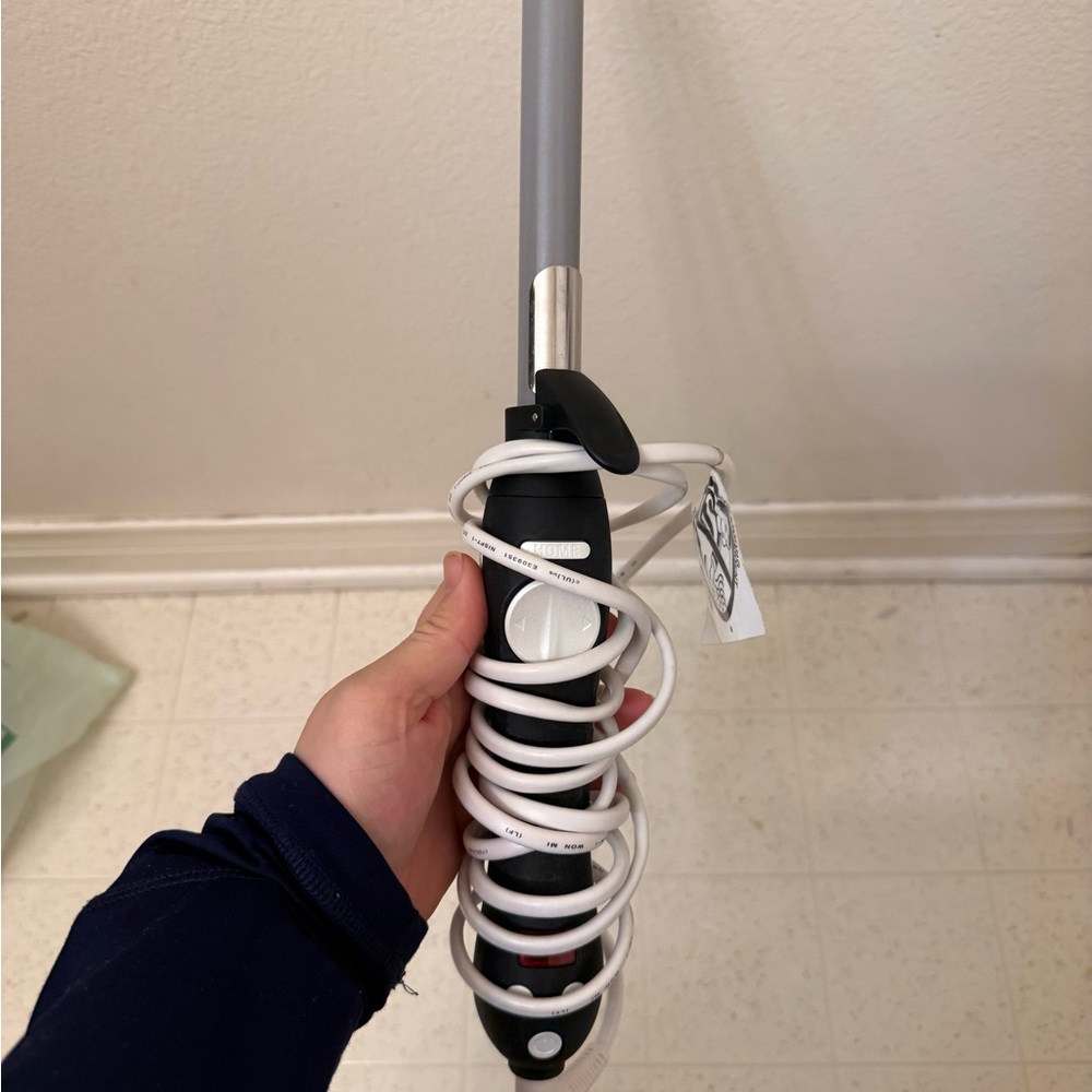 Beachwaver .75” (Lightly Used- Like New)